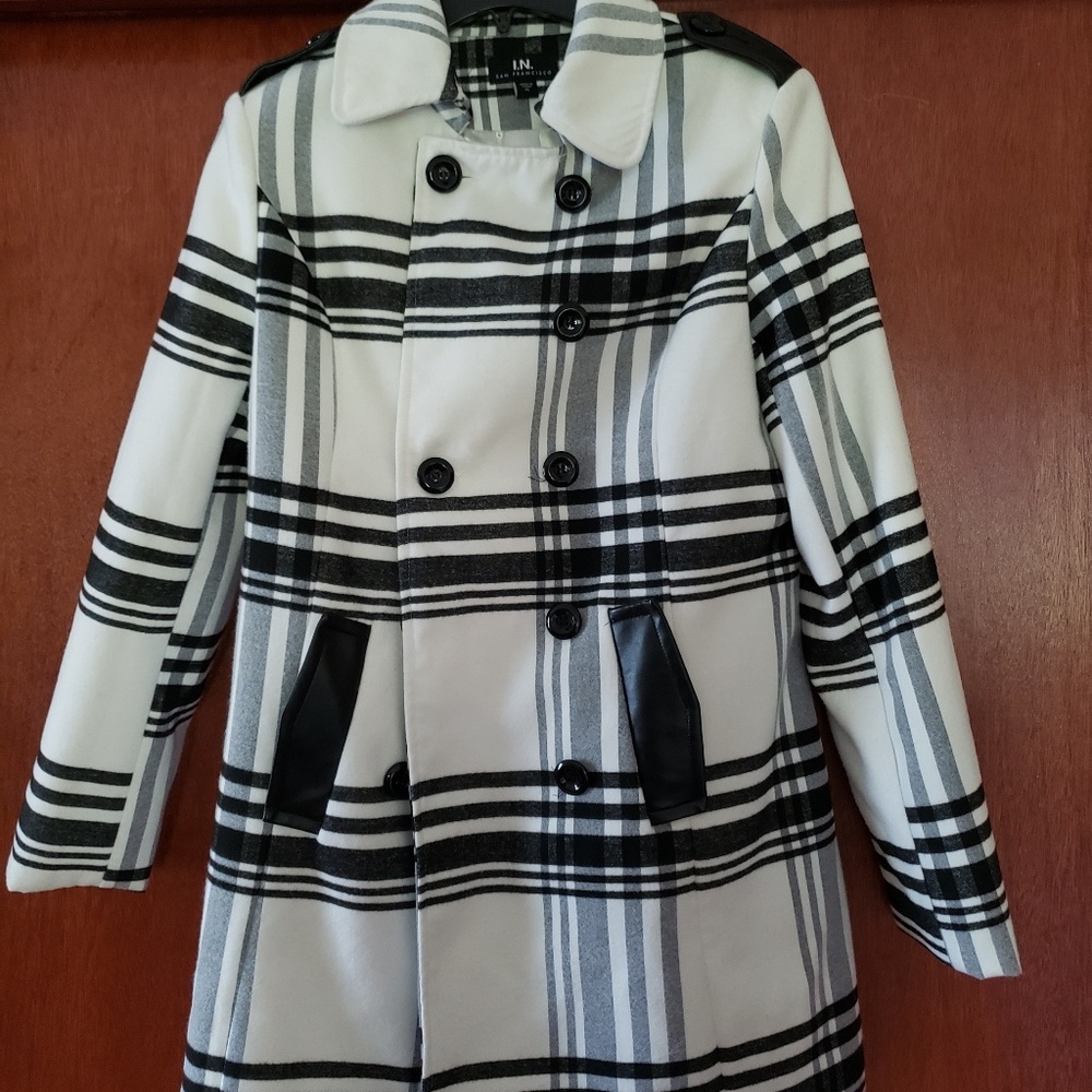 I.N San Francisco white & black plaid coat. Jrs XL